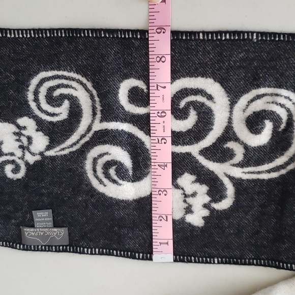 Classic Alpaca Black and White Scarf - Picture 4 of 4